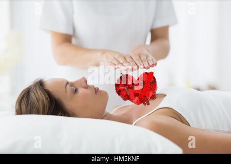 Woman receiving massage in spa Banque D'Images