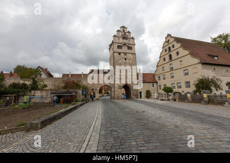 Nördlingen gate, Dinkelsbuhl ville historique, Bavière, Allemagne Banque D'Images