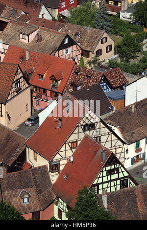 Vue aérienne du centre du village de Kaysersberg, Alsace, France. Banque D'Images