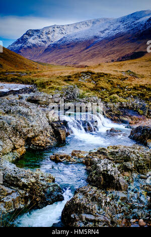 La rivière Etive passant par Glen Etive, Highlands d'Ecosse Banque D'Images