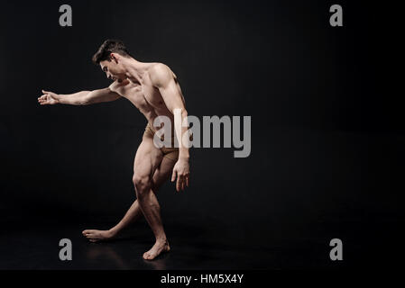 Flexile danseur de ballet dans le studio Banque D'Images