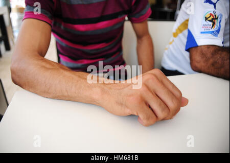 Les Syriens réfugiés en Turquie. - 17/08/2011 - Turquie - ces réfugiés échappés de leur camp, temporairement, le temps de vérifier leur ami à l'hôpital central de Antakya. - Chris Huby / Le Pictorium Banque D'Images