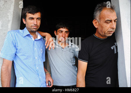 Les Syriens réfugiés en Turquie. - 17/08/2011 - Turquie / Guvecci - Trois réfugiés syriens en Turquie, dans le village de Guvecci. - Chris Huby / Le Pictorium Banque D'Images