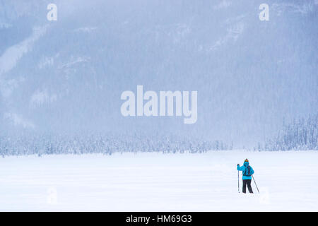 La fondeuse ; Emerald Lake ; le parc national Yoho, Colombie-Britannique, Canada Banque D'Images