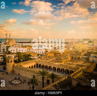 Beau coucher du soleil à Sousse, Tunisie. Banque D'Images