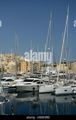 Vittoriosa Grand Harbour Marina Birgu Malte Villes trois bateaux à voile Bateaux navire île méditerranéenne tourisme monde RM Banque D'Images