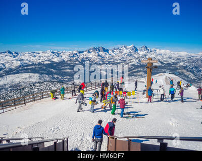 MAMMOTH LAKES, CA - le 8 novembre 2015, Belle journée à Mammoth Mountain Ski Area dans la partie est de la Sierra Nevada de Californie Banque D'Images