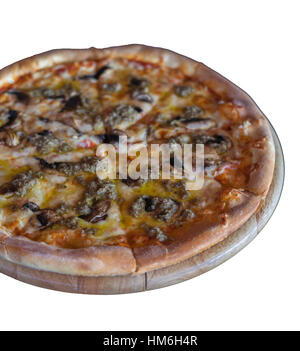 Pizza aux champignons fond blanc Banque D'Images