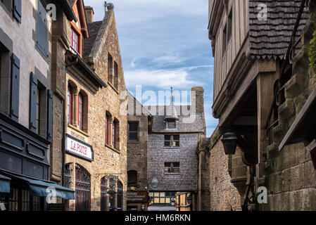 Les façades historiques à l'intérieur des bâtiments abbaye du Mont-Saint-Michel, France Banque D'Images