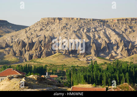 Les roches typiques de la Cappadoce, près de Selime, Turquie. Banque D'Images