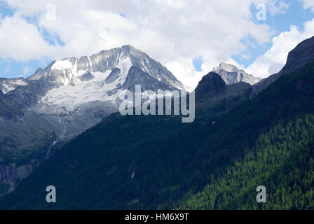 Vue du mont (Colllalto Hochgall) de rein in Taufers (Riva di Tures). Banque D'Images