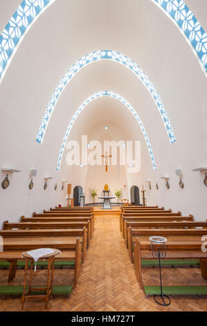 Intérieur de l'Église catholique de Notre Dame Étoile de la mer à Holyhead sur l'île d'Anglesey au Pays de Galles Banque D'Images