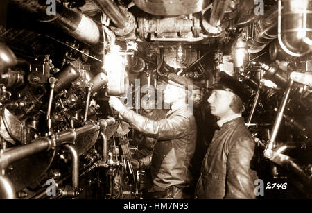 Salle des machines d'un sous-marin à l'huile. Banque D'Images