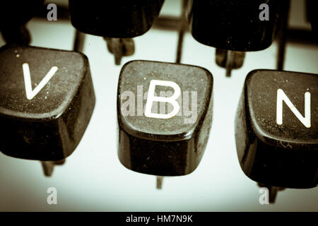 B lettre libre entre autres des lettres sur un clavier de machine à écrire vintage original Banque D'Images