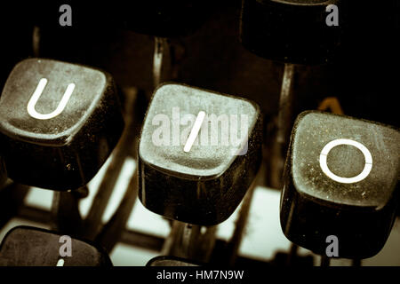 I lettre libre entre autres des lettres sur un clavier de machine à écrire vintage original Banque D'Images