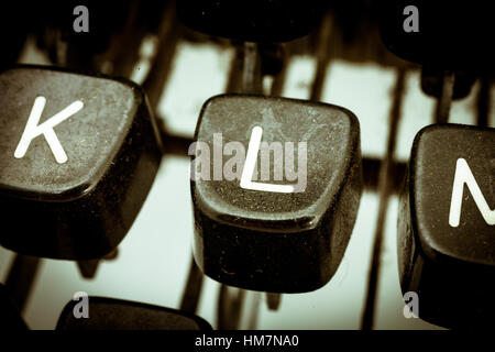 L lettre libre entre autres des lettres sur un clavier de machine à écrire vintage original Banque D'Images