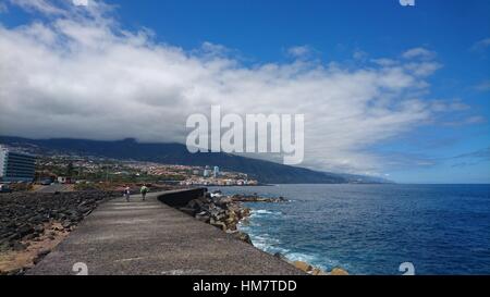 Promenade côtière à Puerto de la cruz, Tenerife Banque D'Images