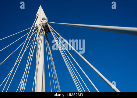 Détail de la Golden Jubilee Bridge, Westminster, London, United Kingdom Banque D'Images