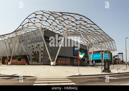 DUBAI - Novembre 08, 2016 : LUMAS Dubaï ville à pied. Nouvelle partie moderne de la ville de Dubaï. Ville à pied n'est pas sans rappeler des rues de style européen. Banque D'Images