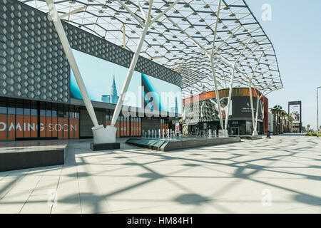 DUBAI - Novembre 08, 2016 : LUMAS Dubaï ville à pied. Nouvelle partie moderne de la ville de Dubaï. Ville à pied n'est pas sans rappeler des rues de style européen. Banque D'Images