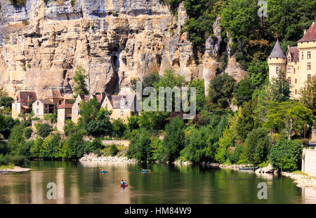 Canoë-kayak sur la rivière Dordogne, La Roque Gageac, France Banque D'Images