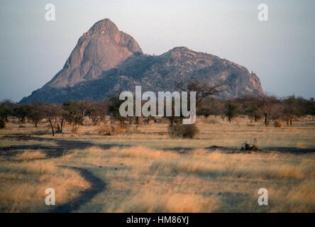 Dent de Mindif, pic rocheux près de Maroua, Cameroun. Banque D'Images