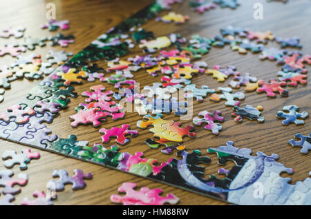 Puzzle et pièces en cours Banque D'Images