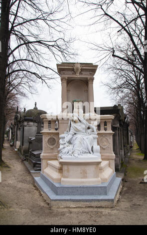 Cimetière Montparnasse, dans le 14ème arrondissement de Paris en hiver Banque D'Images