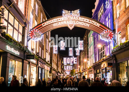 Fête des lumières de Noël dans Carnaby Street, Soho, Londres, Angleterre, Royaume-Uni Banque D'Images