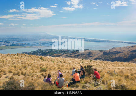 Groupe de jeunes bénéficiant d'un pique-nique sur le Port Angeles, Christchurch, Canterbury, île du Sud, Nouvelle-Zélande, Pacifique Banque D'Images