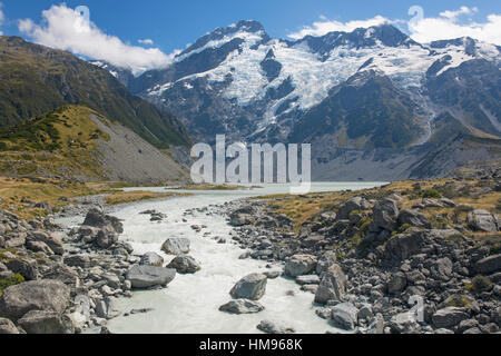 Afficher le long de la rivière pour monter Hooker, Sefton (Aoraki Mount Cook National Park), district de Mackenzie, Canterbury, Nouvelle-Zélande Banque D'Images