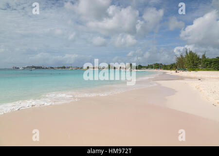 Plage de galets, Bridgetown, St Michael, à la Barbade, Antilles, Caraïbes, Amérique Centrale Banque D'Images