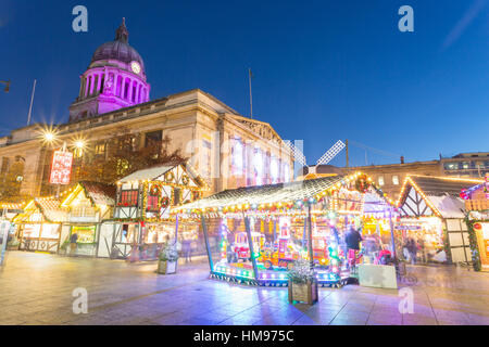 Marché de Noël à la place de la vieille ville, Nottingham, Nottinghamshire, Angleterre, Royaume-Uni Banque D'Images