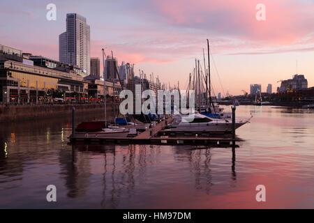 Puerto Madero au crépuscule, San Telmo, Buenos Aires, Argentine, Amérique du Sud Banque D'Images