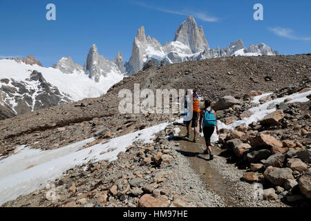 Vue sur le Mont Fitz Roy sur Laguna de los Tres trail, El Chalten, Patagonie, Argentine, Amérique du Sud Banque D'Images