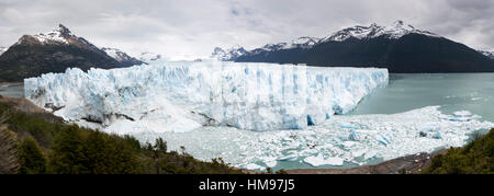 Perito Moreno Glacier sur le lac Argentino, El Calafate, parc national Los Glaciares, Patagonie, Argentine, Amérique du Sud Banque D'Images