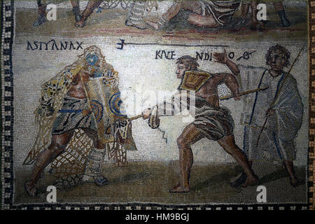Secutor versus retiarius (net-fighter). Mosaïque. La pierre calcaire. 3e siècle. Rome. Détail cadre inférieur. Le retiarius Kalendio capture le seculor Astyanax Banque D'Images