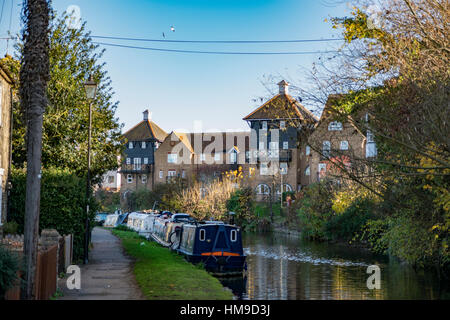 15-04 et Lea la navigation, Hertford, Angleterre Banque D'Images