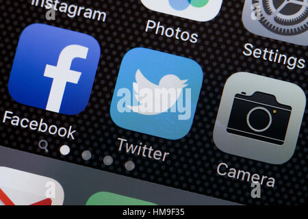 Application Twitter icône sur l'écran de l'iPhone - USA Banque D'Images