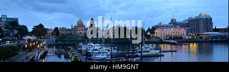 Sites touristiques du Canada à Victoria (C.-B.) - Une vue de la British Columbia Parliament Building et l'arrière-port de Victoria vue panoramique Banque D'Images