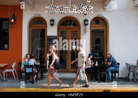 Le Panama, restaurant Santé dans la vieille ville. Vieille ville , ville historique la ville de Panama Amérique Centrale et anciennes maisons de ville. La nourriture au Panama a tendance à être bon et Banque D'Images