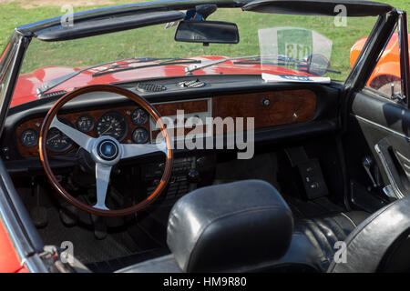 Tableau de bord et l'intérieur, Fiat 124 Sport Cabriolet Banque D'Images