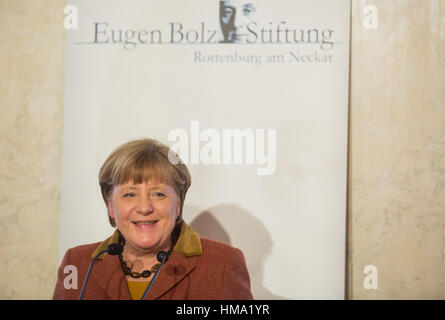 Stuttgart, Allemagne. 06Th Feb 2017. La chancelière allemande, Angela Merkel (CDU) prend la parole à la cérémonie de remise des prix de l'Eugen Bolz Award 2017 dans le Nouveau Palais à Stuttgart, Allemagne, 01 février 2017. Elle a été honorée pour ses politiques en matière d'asile par la ville de Rottenburg am Neckar. Photo : Christoph Schmidt/dpa/Alamy Live News Banque D'Images