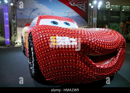 Nuremberg, Allemagne. 1er février, 2017. Le caractère 'Lightning McQueen' dans le film d'animation "Cars" peut être vu à la 68e foire internationale du Jouet à Nuremberg, Allemagne, 1 février 2017. Le plus grand salon du jouet a lieu pendant les 1 et le 6 février 2017. Photo : Daniel Karmann/dpa/Alamy Live News Banque D'Images