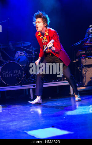 Milan, Italie. Jan 31, 2017. Le groupe de rock CAGE THE ELEPHANT effectue live au Fabrique de présenter leur nouvel album 'Cold Cold Cold' Credit : Rodolfo Sassano/Alamy Live News Banque D'Images