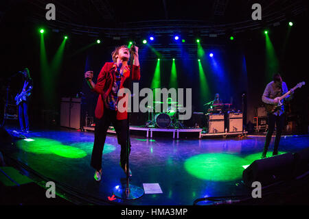 Milan, Italie. Jan 31, 2017. Le groupe de rock CAGE THE ELEPHANT effectue live au Fabrique de présenter leur nouvel album 'Cold Cold Cold' Credit : Rodolfo Sassano/Alamy Live News Banque D'Images