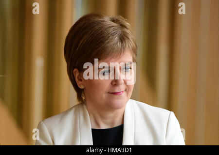 Edinburgh, Ecosse, Royaume-Uni. 2e Février, 2017. Nicola Sturgeon sur la façon de Premier Ministre Questions au parlement écossais, l'avant de l'étape cruciale 1 budget débat plus tard dans la journée, le Crédit : Ken Jack/Alamy Live News Banque D'Images