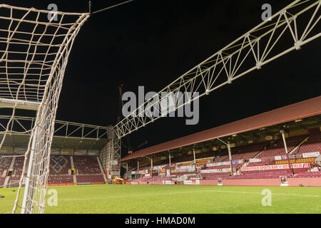 Edinburgh, Royaume-Uni. Feb 2017 2ème. Coeur de Midlothian FC, le réaménagement du stade de Murrayfield termine l'étape d'une structure en acier de 104 tonnes par rapport à la tribune principale. Cela permettra au nouveau stand d'être construit sur le peuplement existant, qui restera en usage jusqu'à la fin de la saison 2016/17. Le nouveau stand sera terminé en septembre 2017 L'augmentation de la capacité du sol de plus de 3 500. Credit : Alan Paterson/Alamy Live News Banque D'Images