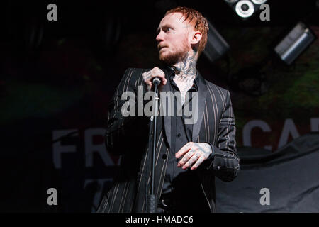 Milan, Italie. 09Th Feb 2017. Le groupe de punk hardcore Anglais Frank Carter et le Rattlesnakesperforms vivent à la fabrique de l'ouverture du show de Biffy Clyro Crédit : Rodolfo Sassano/Alamy Live News Banque D'Images