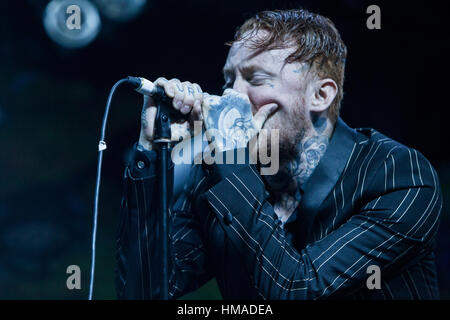 Milan, Italie. 09Th Feb 2017. Le groupe de punk hardcore Anglais Frank Carter et le Rattlesnakesperforms vivent à la fabrique de l'ouverture du show de Biffy Clyro Crédit : Rodolfo Sassano/Alamy Live News Banque D'Images